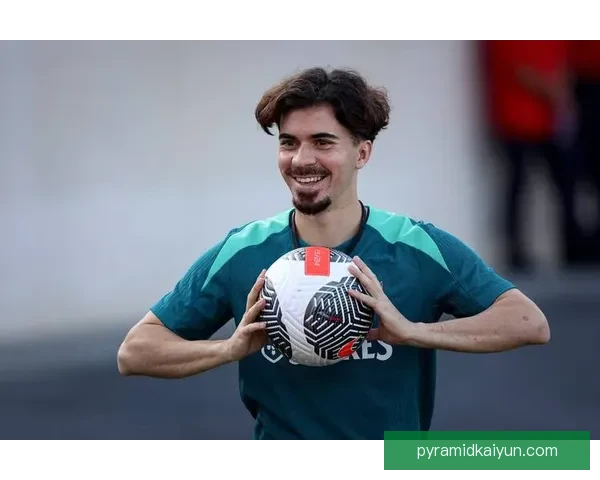 足球球星全景：多位顶级球员本赛季表现稳健，状态持续提升